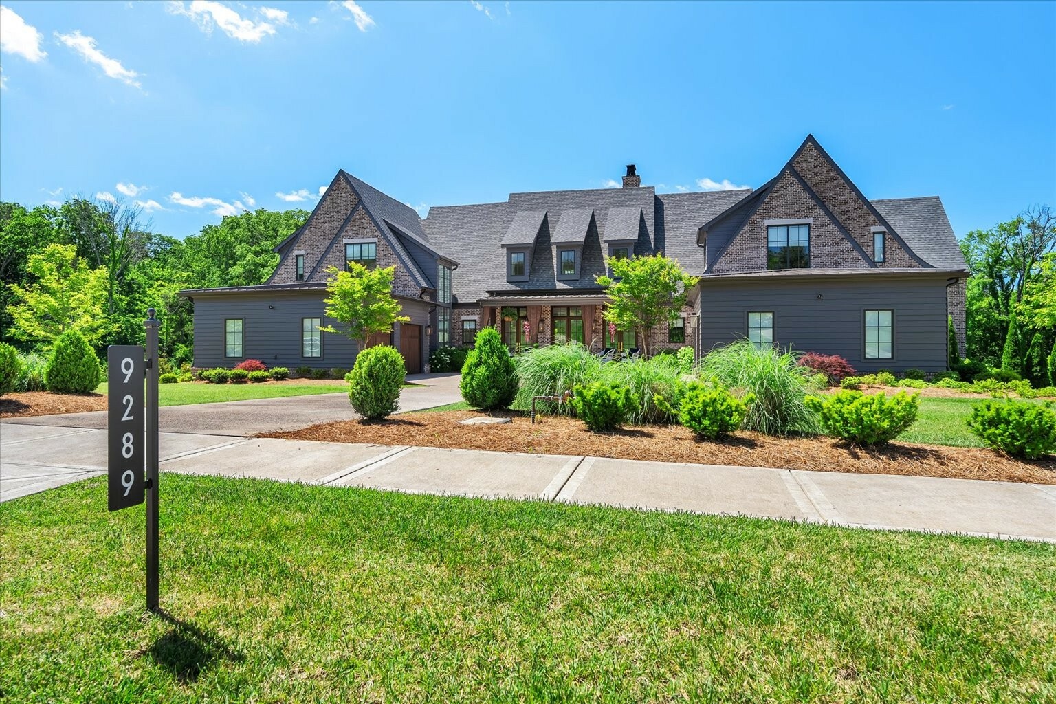Property Photo: 9289 Fordham Dr TN 37027