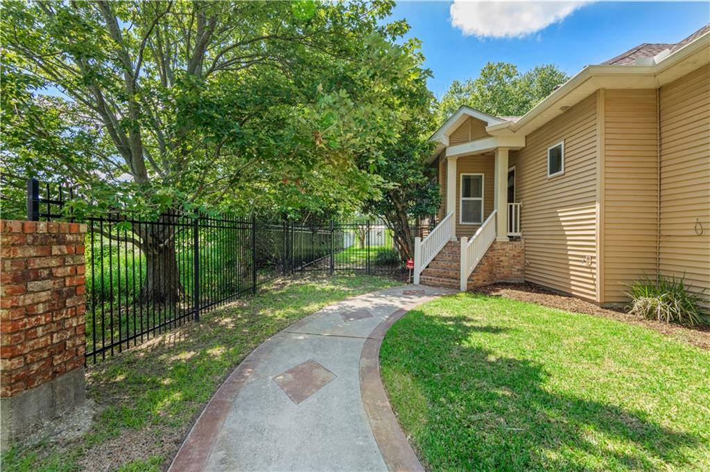 Property Photo: 6300 Bellaire Drive LA 70124