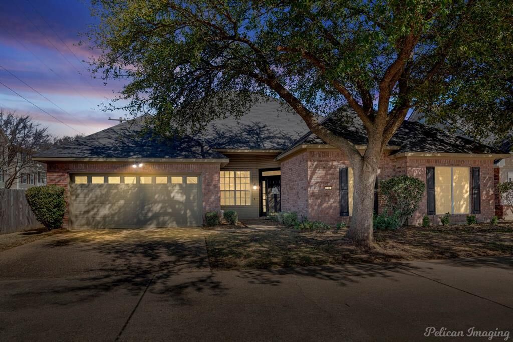 Property Photo:  208 Kings Crossing  LA 71105 