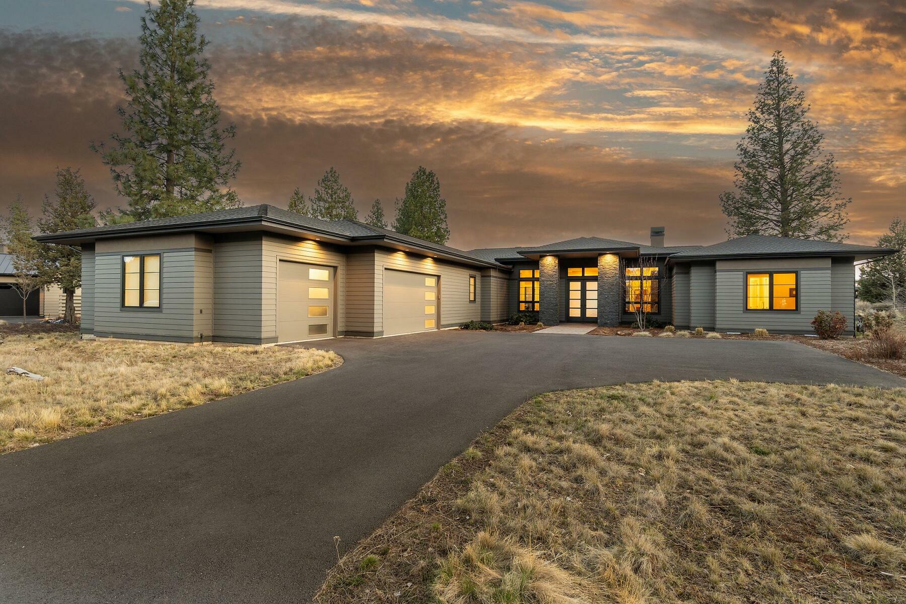 Property Photo: 61547 Hosmer Lake Drive OR 97702