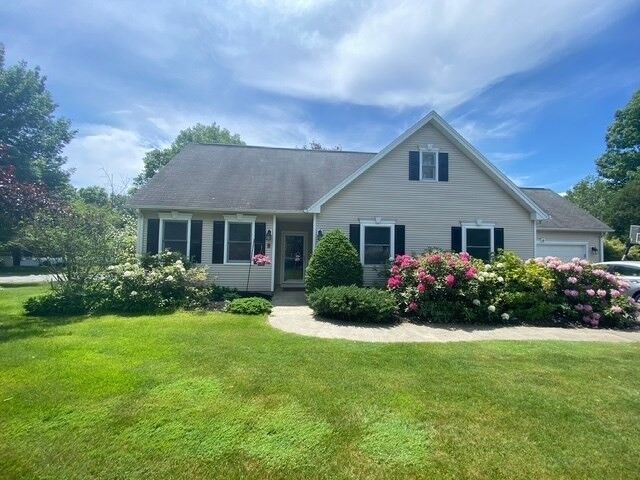 Property Photo:  4 Juniper Wood Dr  MA 01832 