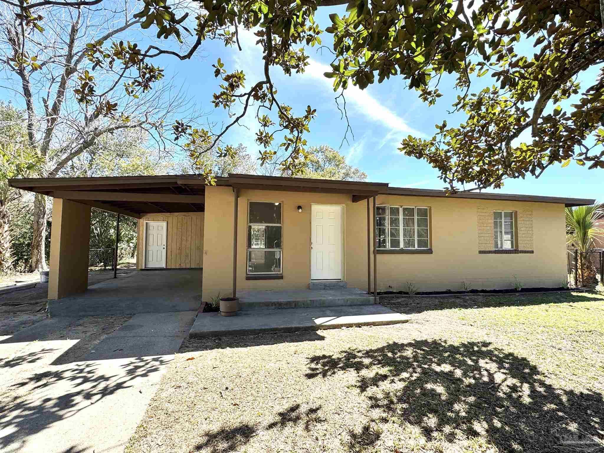Property Photo: 36 Archer Ave FL 32505