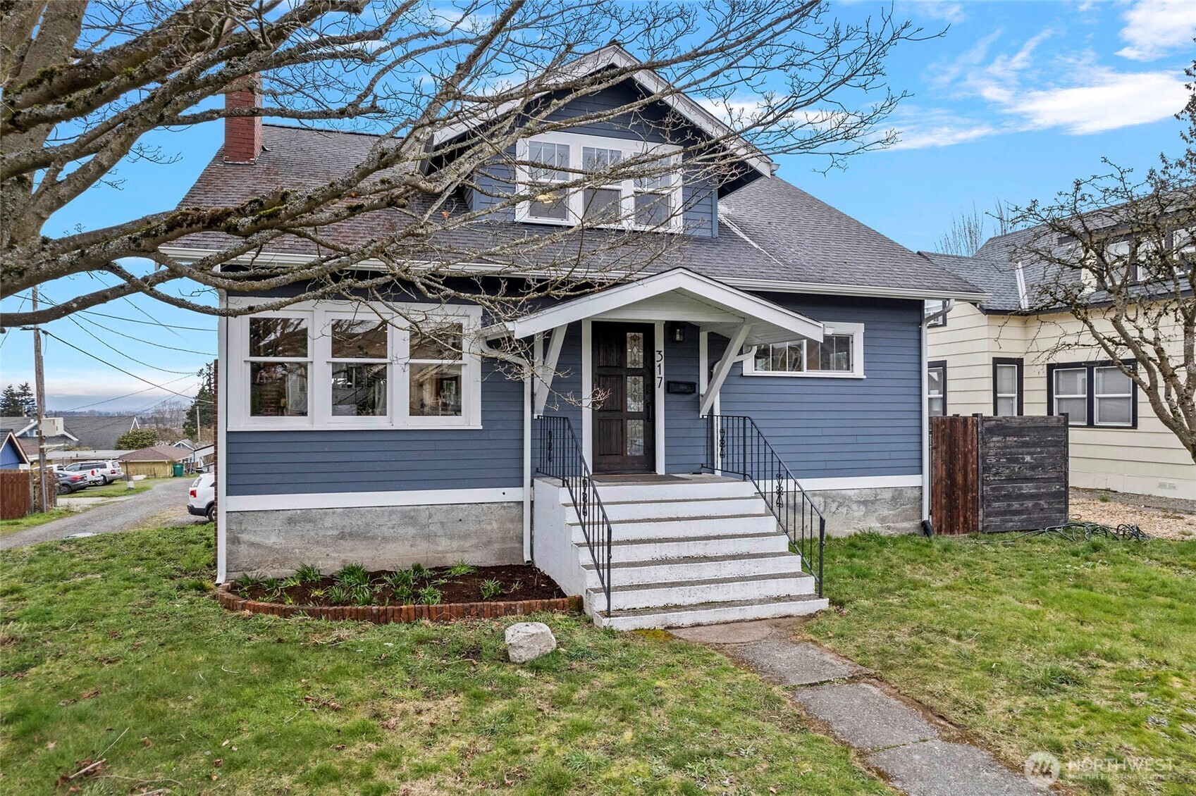 Property Photo: 317 E Lawrence Street WA 98273