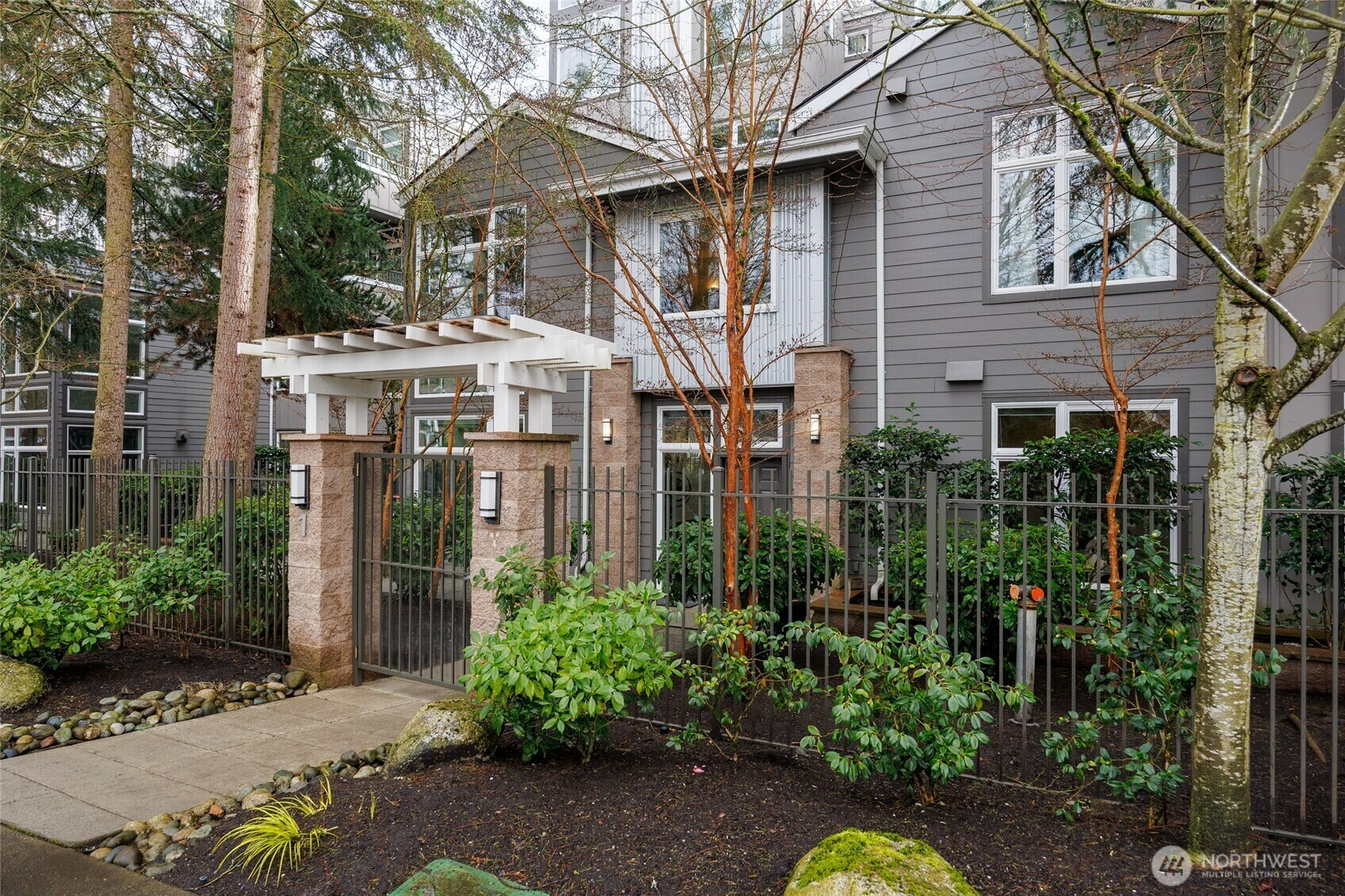 Property Photo:  511  7th Avenue 1  WA 98033 