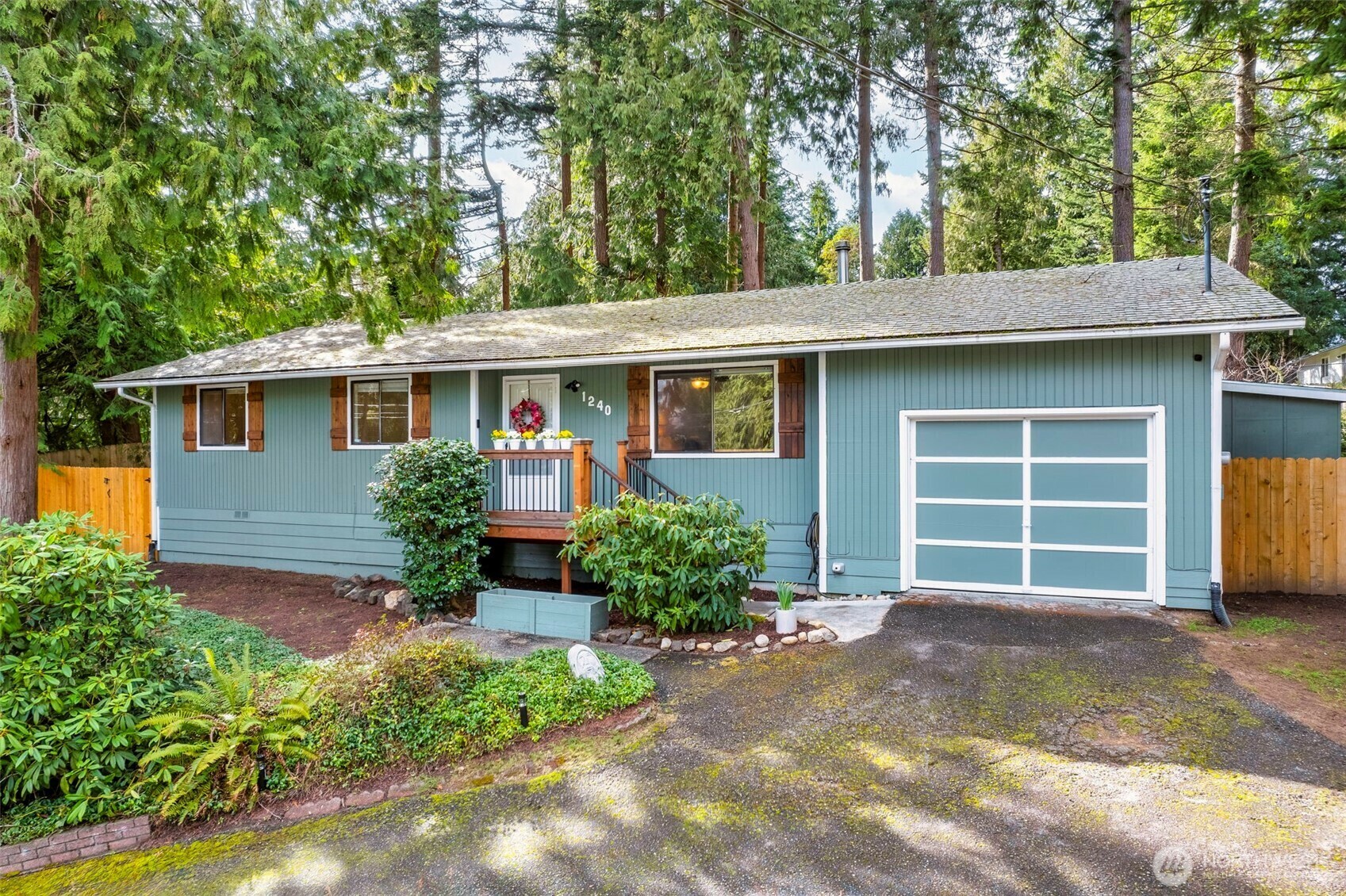 Property Photo:  1240  California Avenue E  WA 98366 