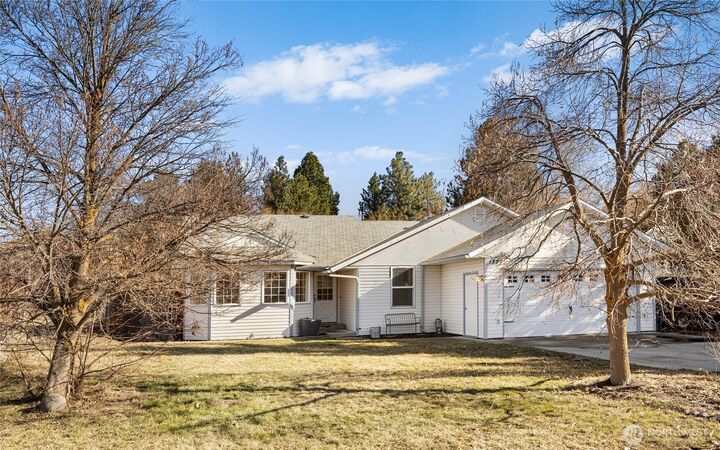 Property Photo: 1327 E 17th Avenue WA 98926