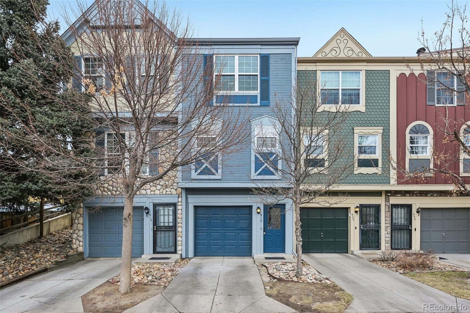 Property Photo:  912 S Paris Court  CO 80012 