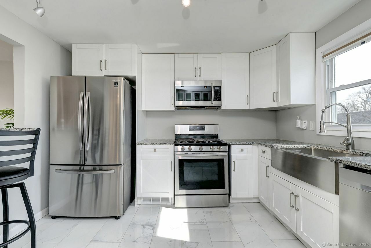 Property Photo:  237 Valley Avenue  CT 06606 