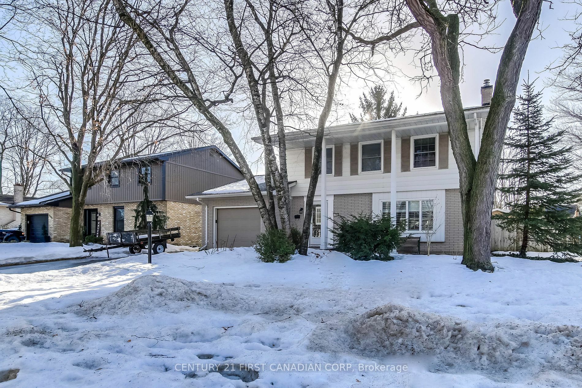 Property Photo:  798 Warwick St  ON N4S 4R1 