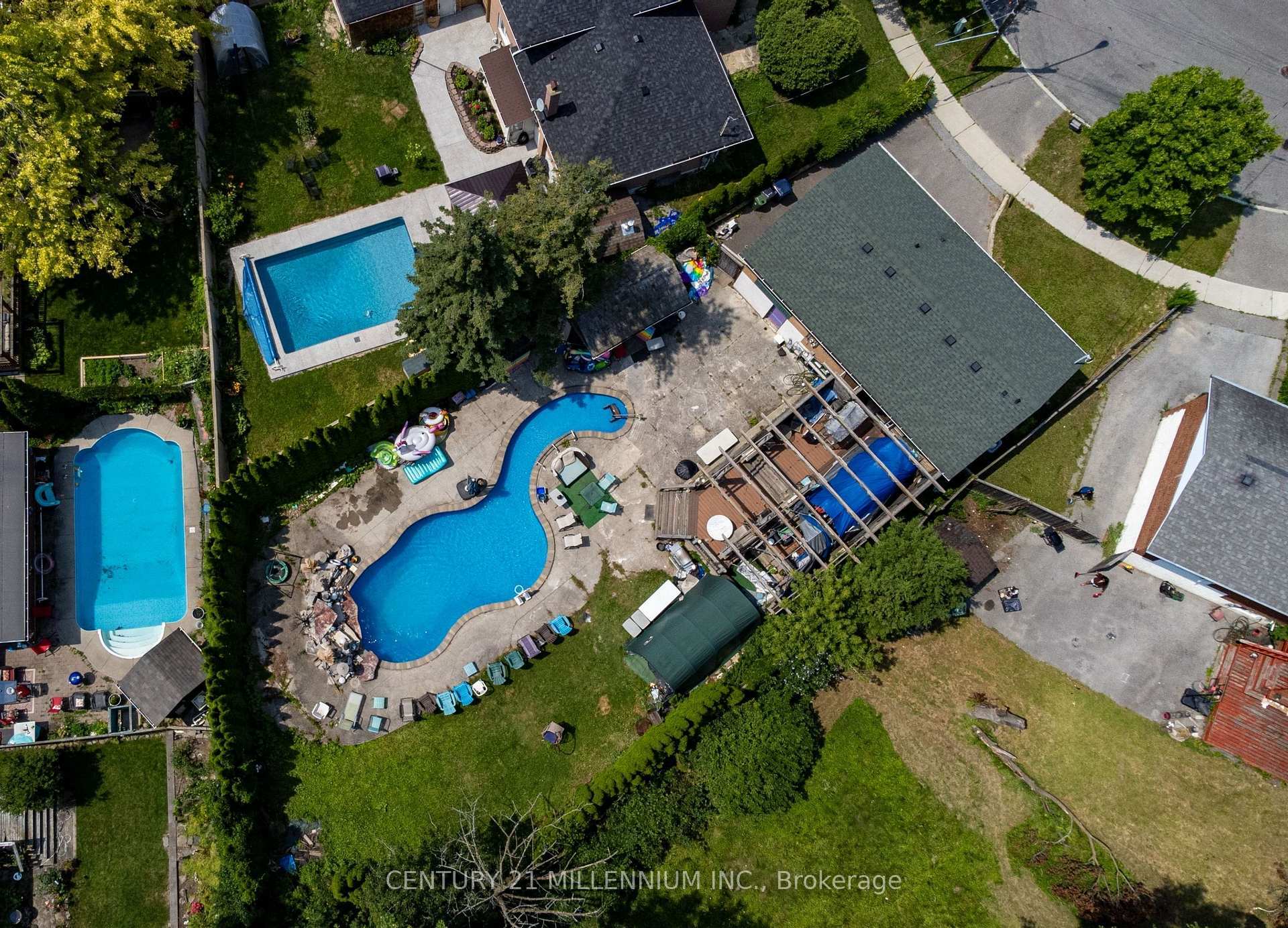 Photo de la propriété: 15 Benary Crescent ON M1H 1K9