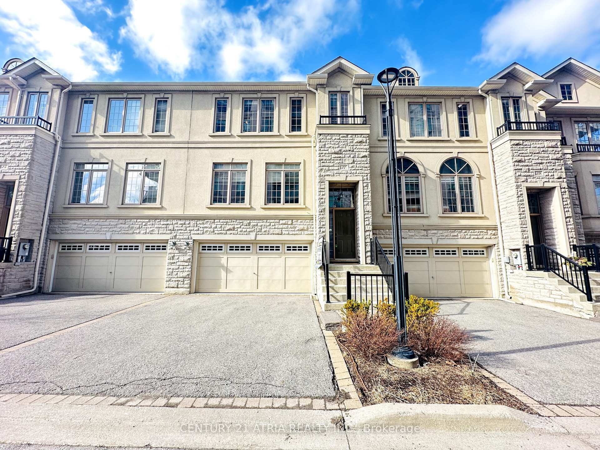 Property Photo: 27 Bloorview Place ON M2J 0B2