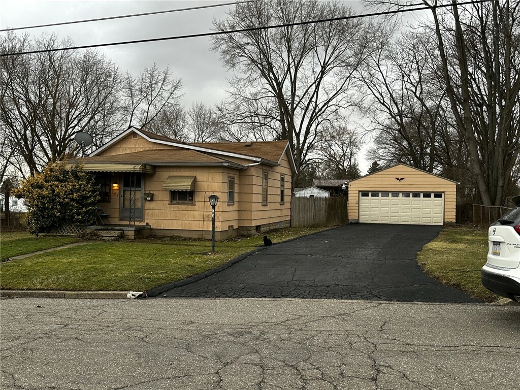 Property Photo: 203 Lincoln Ave PA 16121
