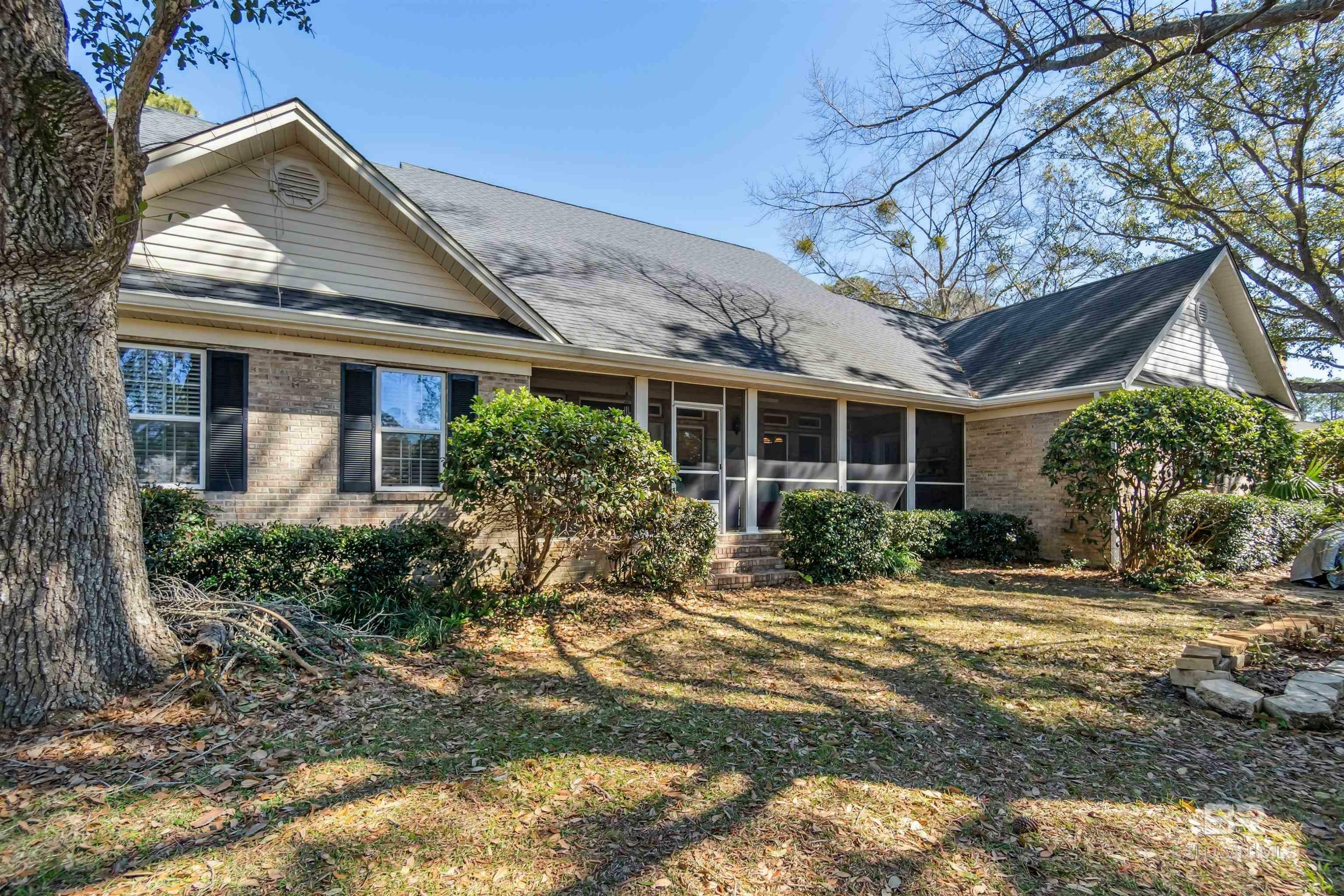 Property Photo: 421 Wedgewood Drive AL 36542