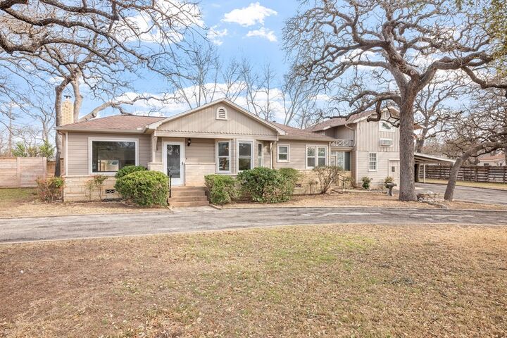 Property Photo: 707 Milam St TX 78624