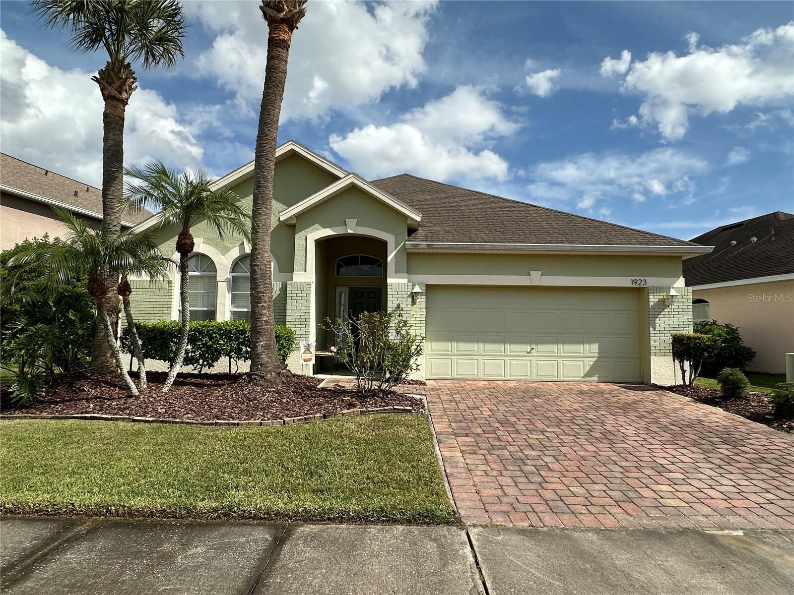 Property Photo:  1923 Willow Wood Drive  FL 34746 