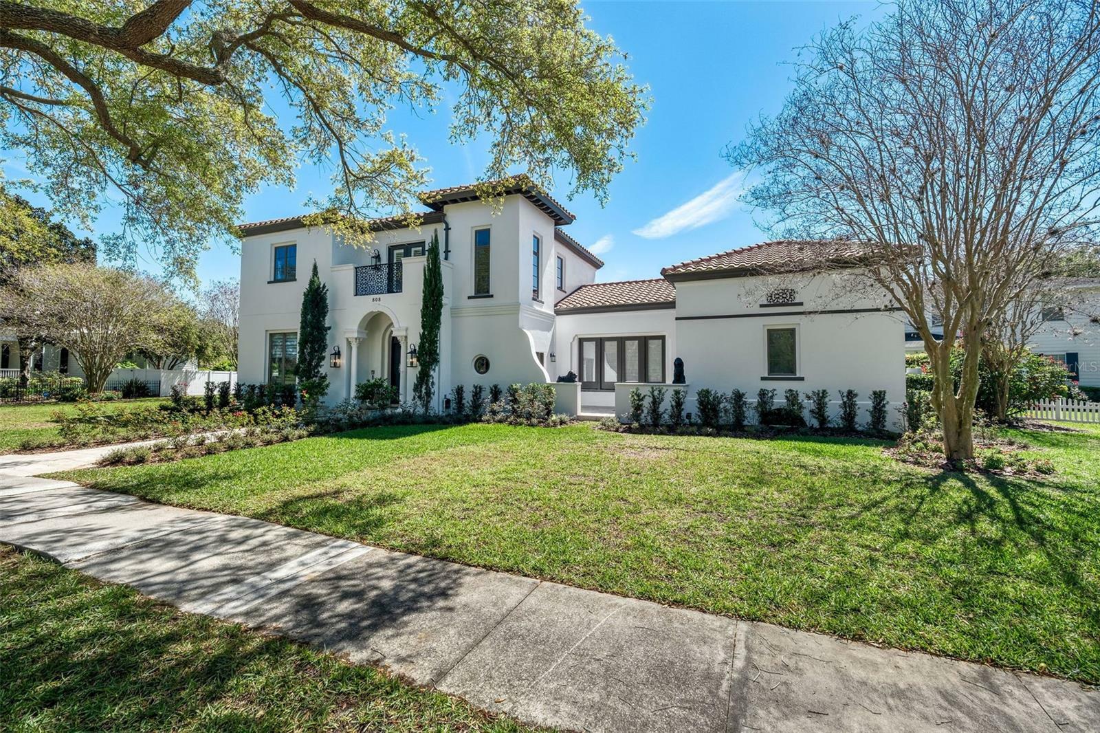 Property Photo: 808 Golfpark Drive FL 34747