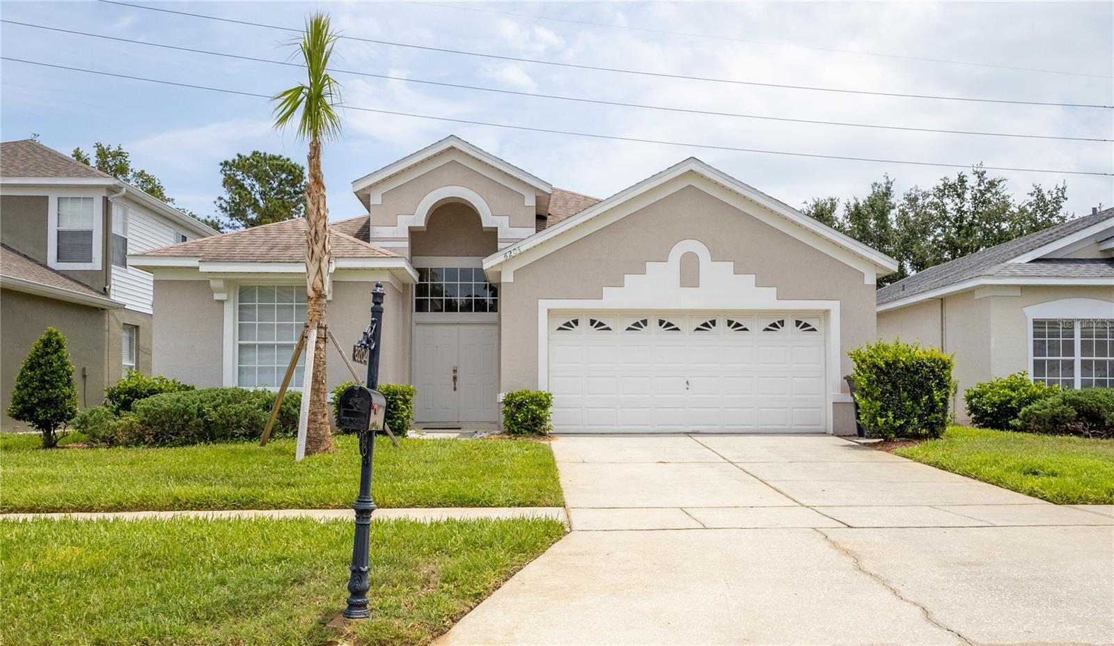 Property Photo: 8204 Fan Palm Way FL 34747