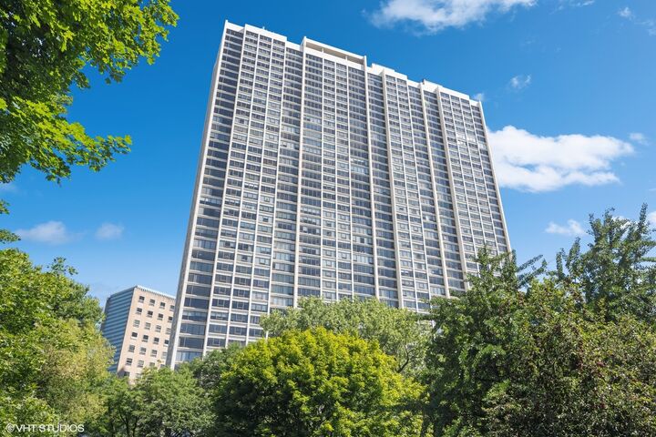 2800 N Lake Shore Drive 1813  Chicago IL 60657 photo