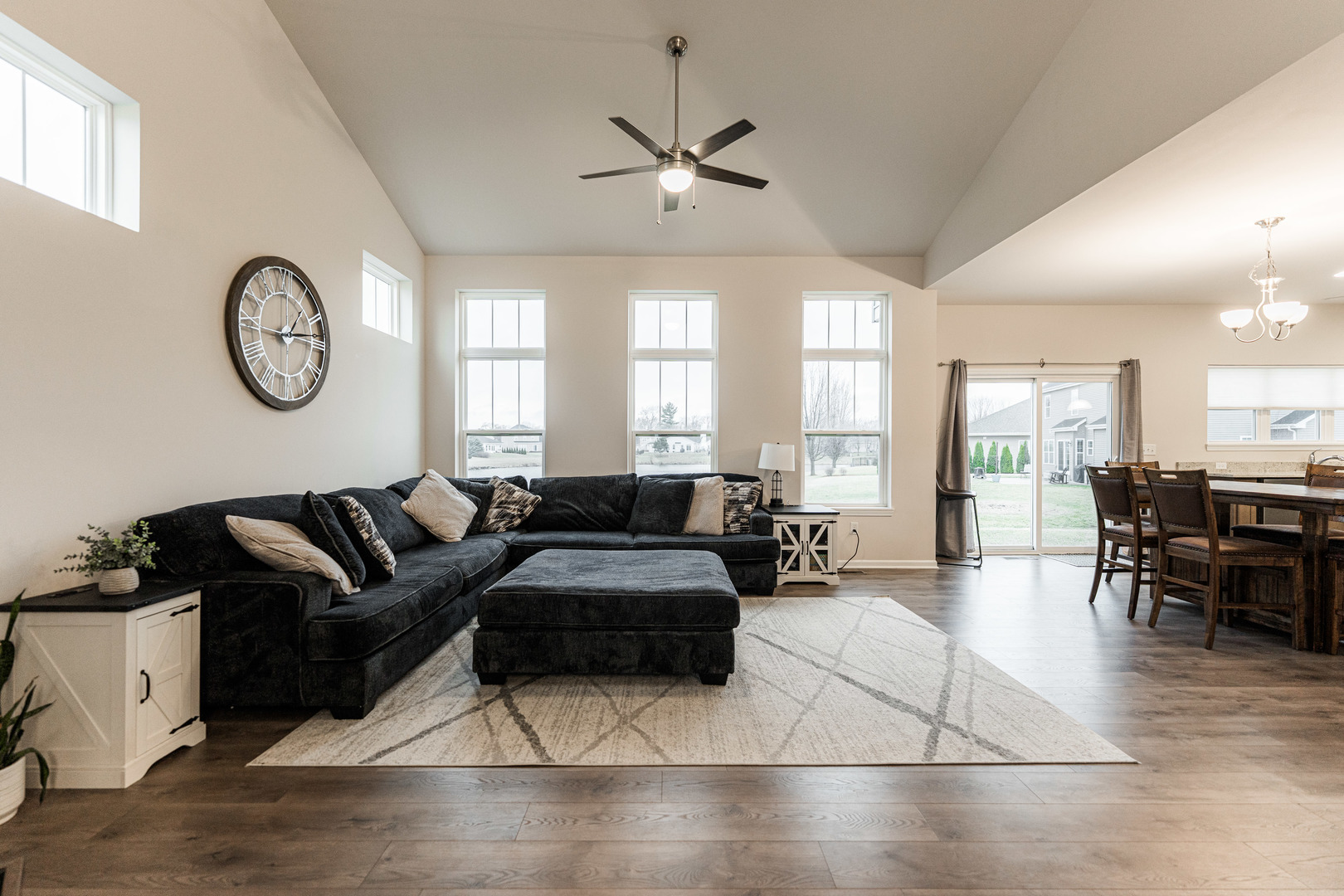 Property Photo: 1125 Juniper Drive IL 60178