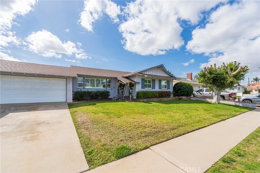 Property Photo:  918 W Autumn Drive  CA 92805 