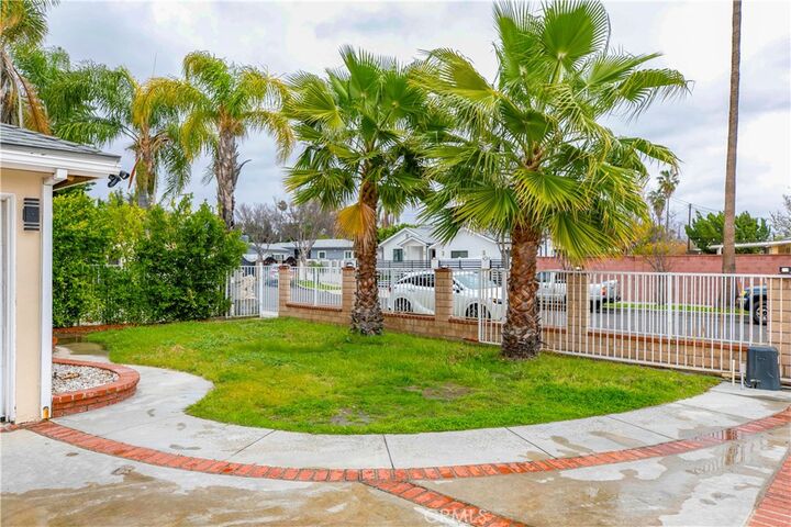 Property Photo: 13352 Blythe Street CA 91605