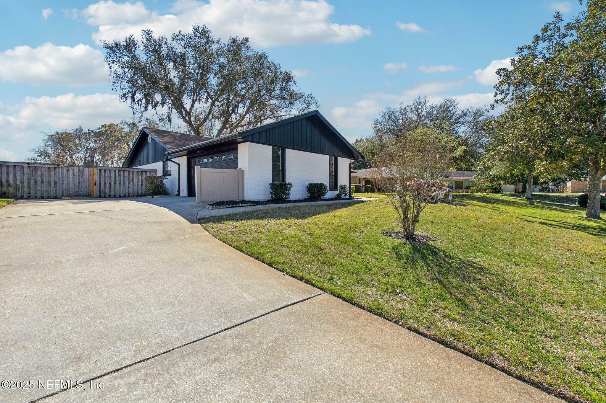 Property Photo:  2557 Glenloch Court  FL 32065 