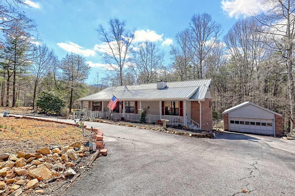 Property Photo:  427 V Addington Road  GA 30512 