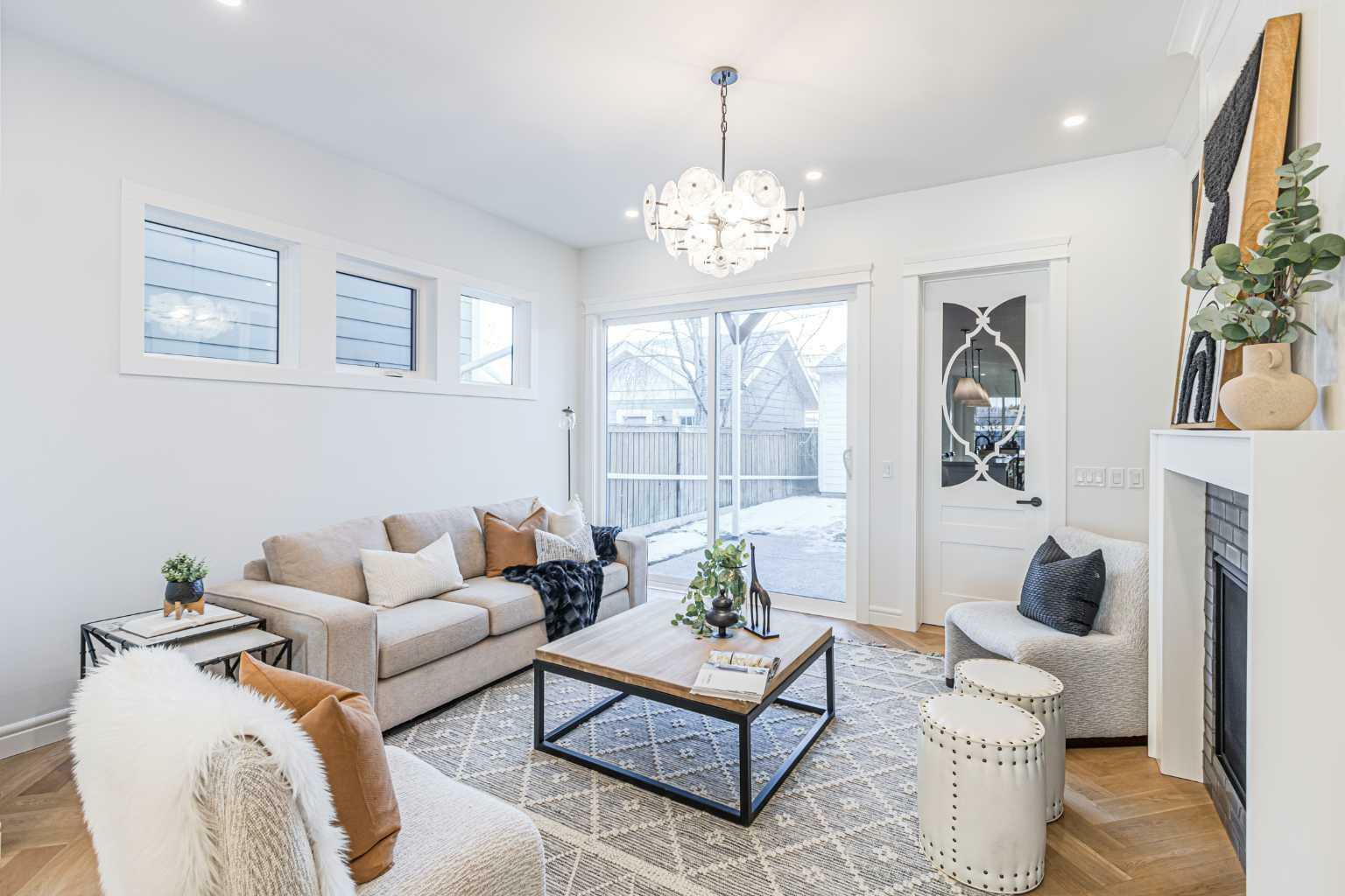 Property Photo:  2036 Broadview Road NW  AB T2N 3H8 