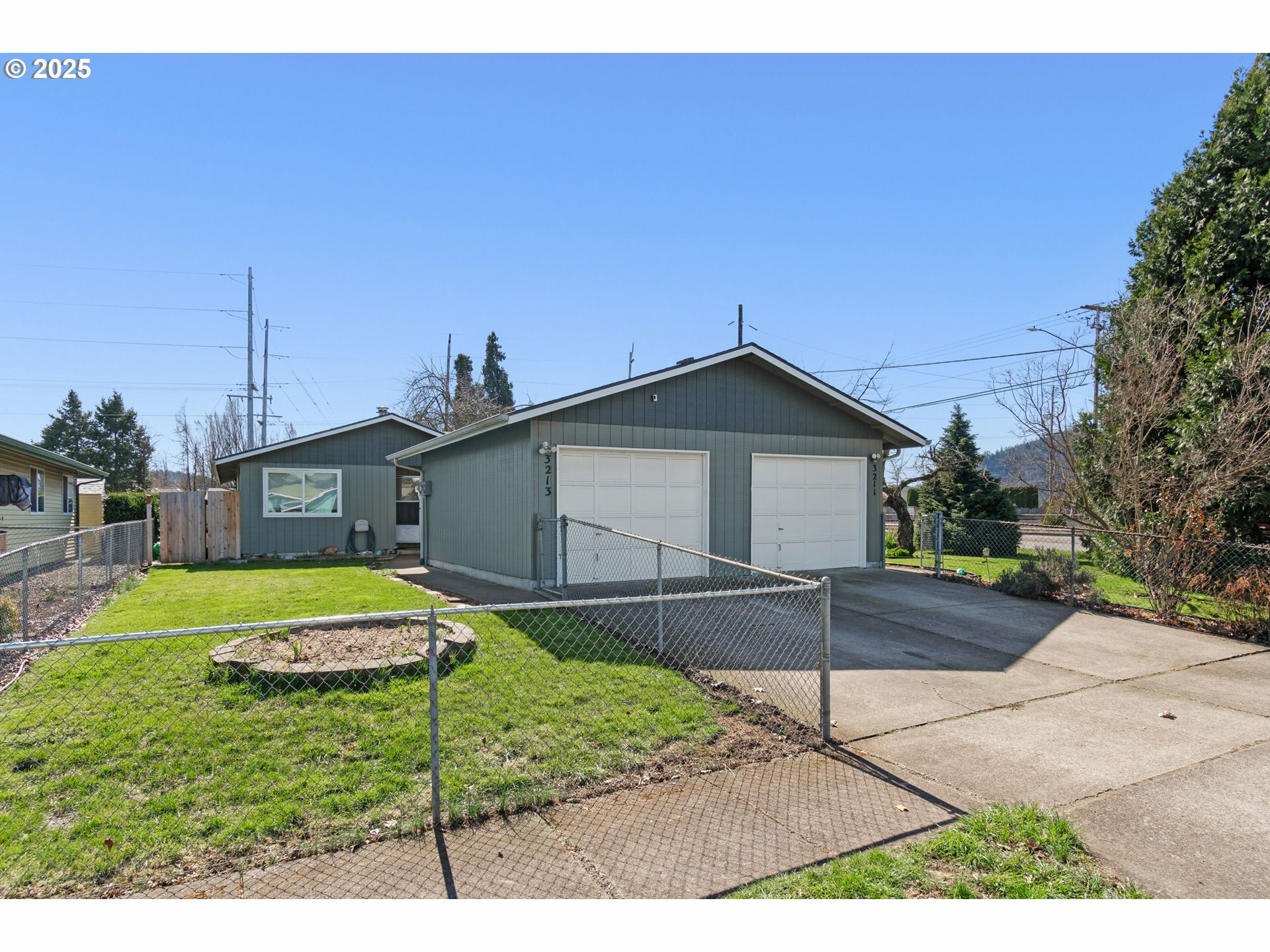 3211 S E Ct  Springfield OR 97478 photo