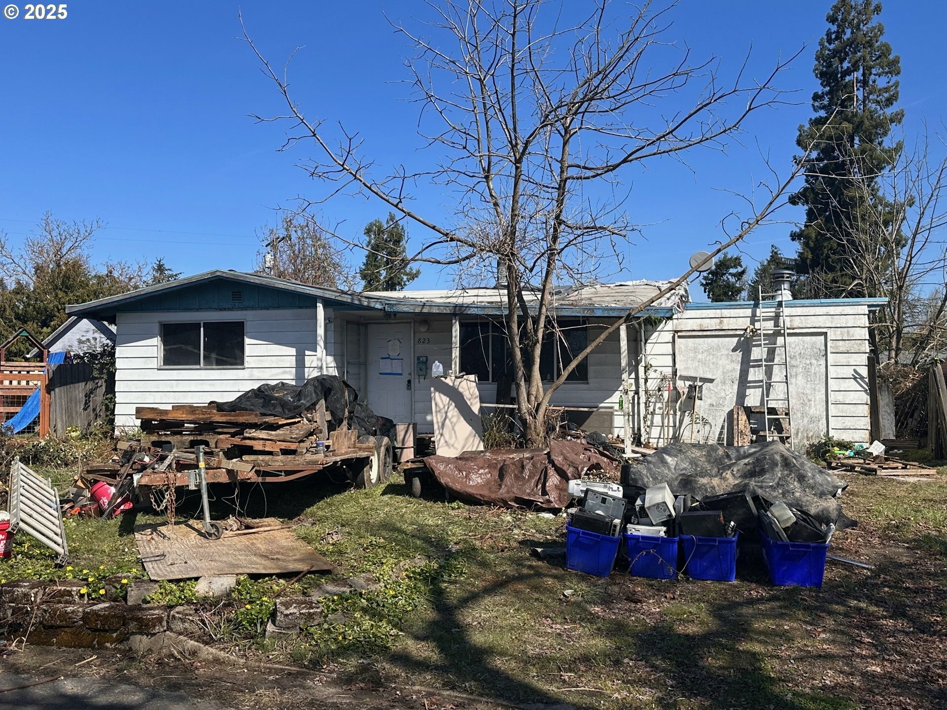 Property Photo: 823 20th St OR 97477
