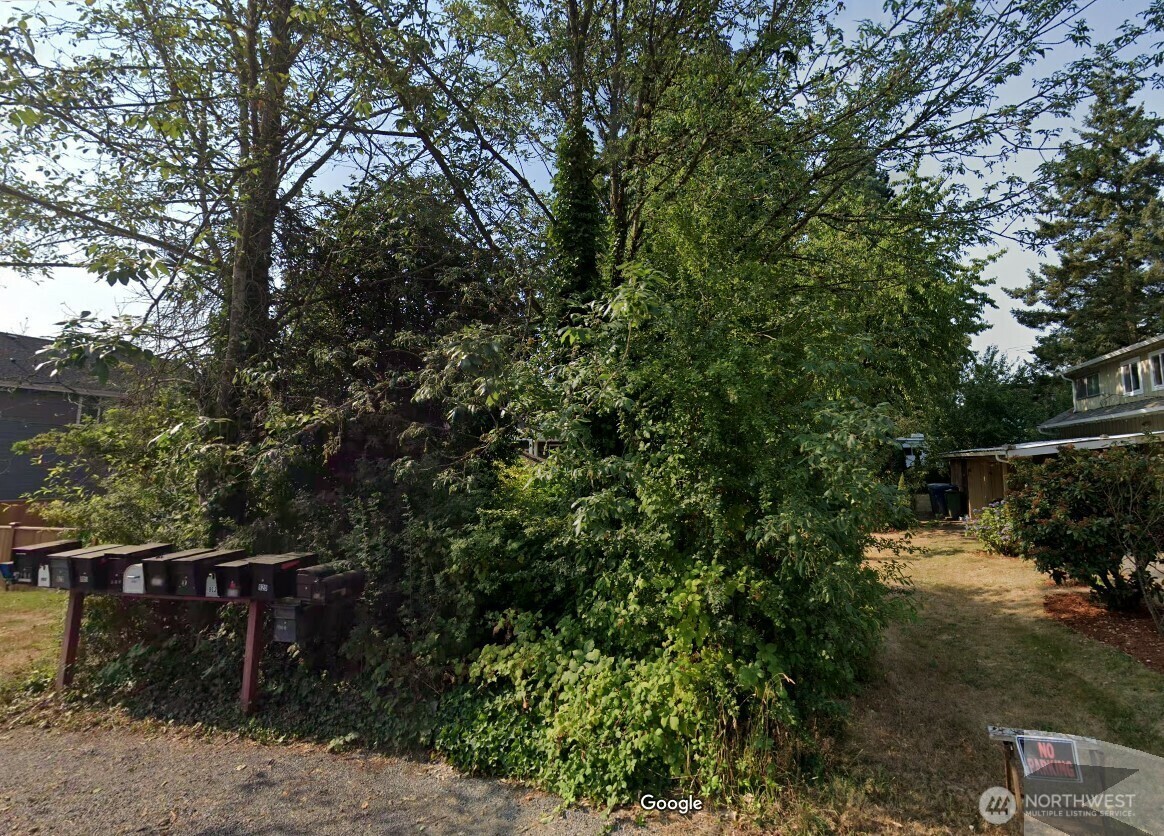 Property Photo:  991 SW 3rd Place  WA 98057 