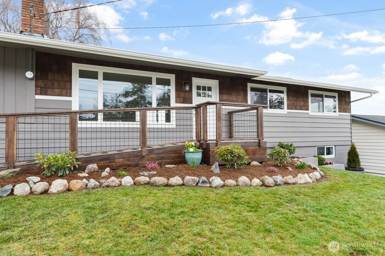 Property Photo:  1543 NE 3rd Avenue  WA 98277 