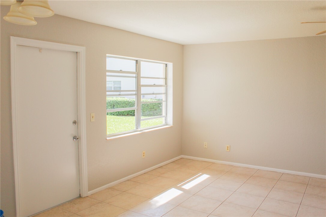 Property Photo: 12 Vista Gardens Trail 105 FL 32962