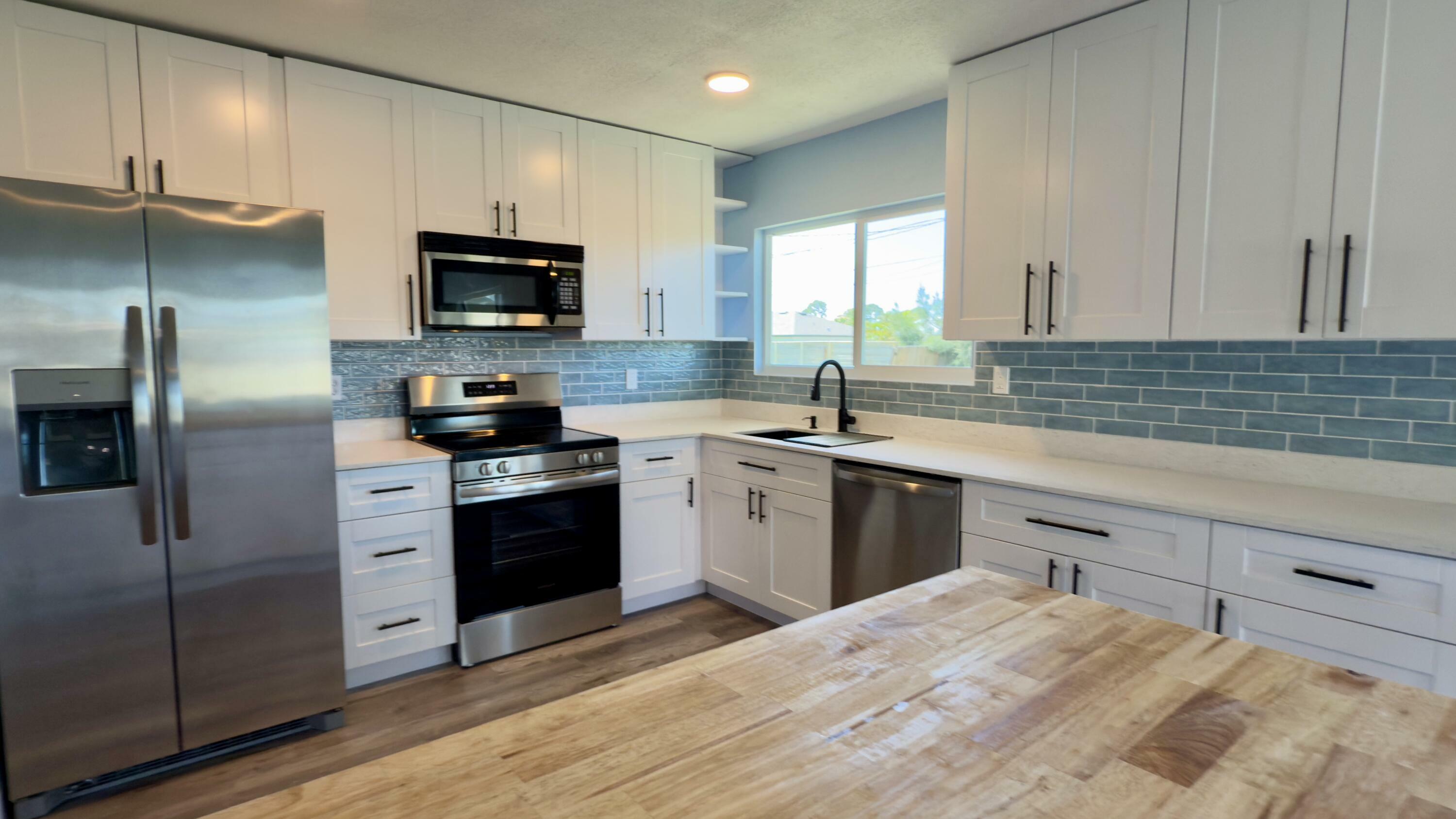 Property Photo: 1950 SE Carvalho Street FL 34983