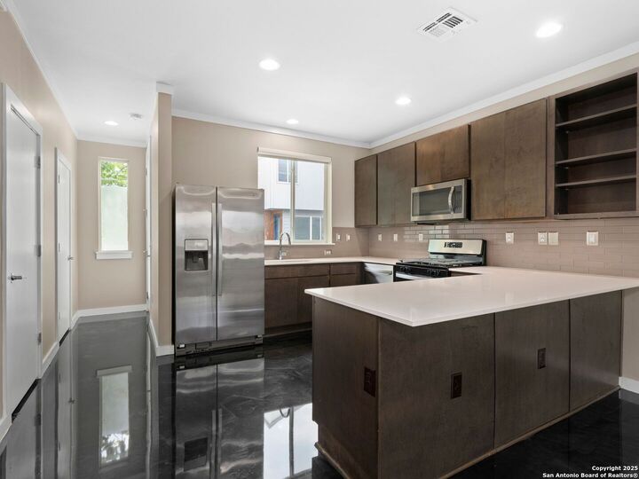 Property Photo:  330 Clay Unit #8  TX 78204 
