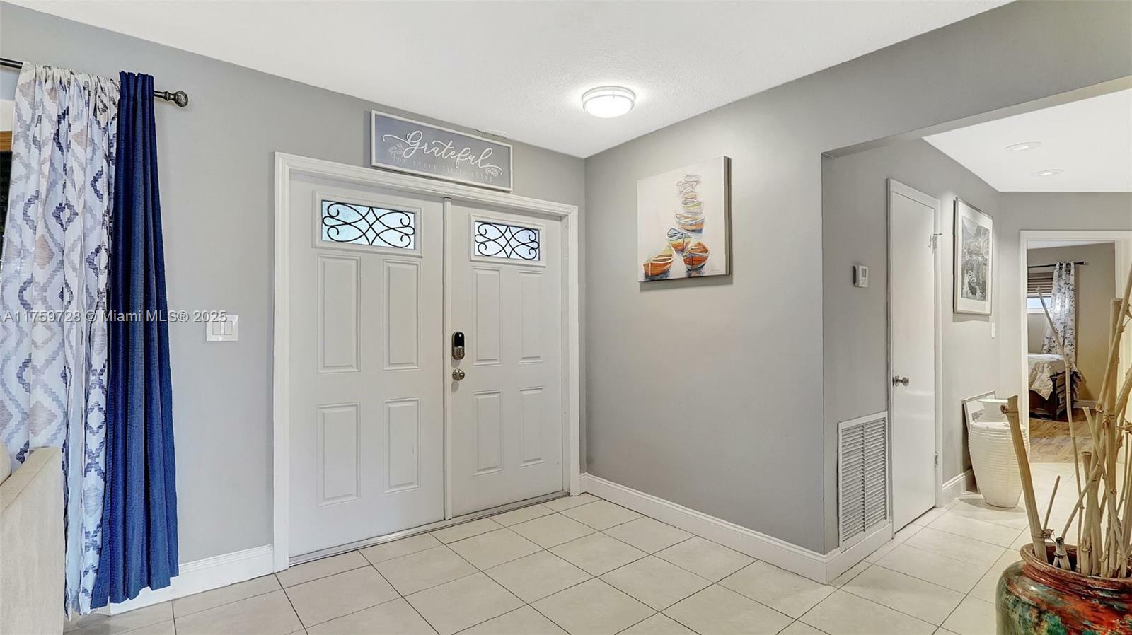 Property Photo: 1730 N 55th Ave FL 33021