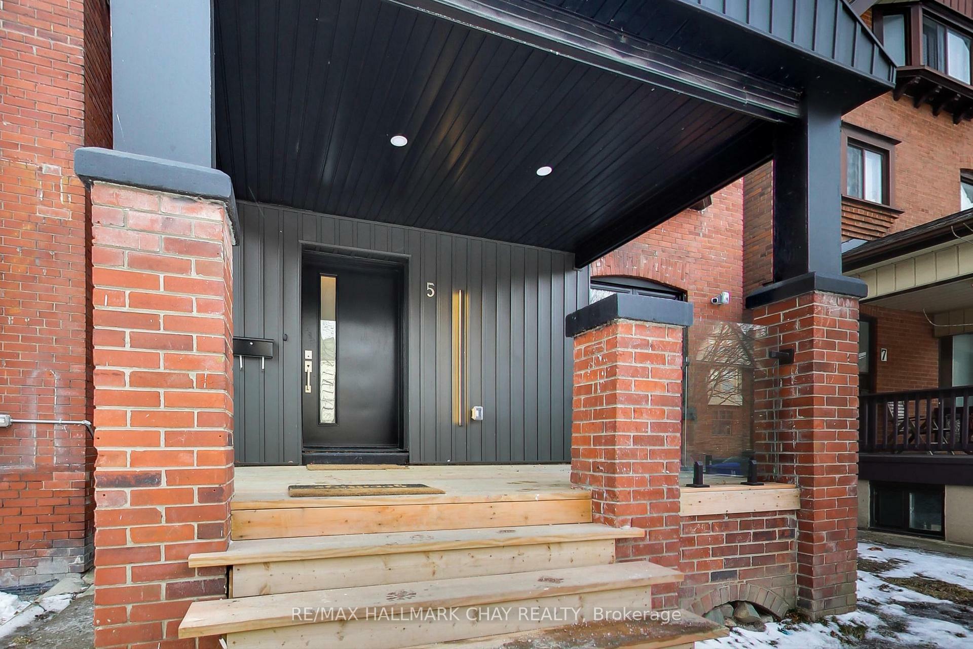 Property Photo: 5 Harvard Avenue ON M6R 1C5
