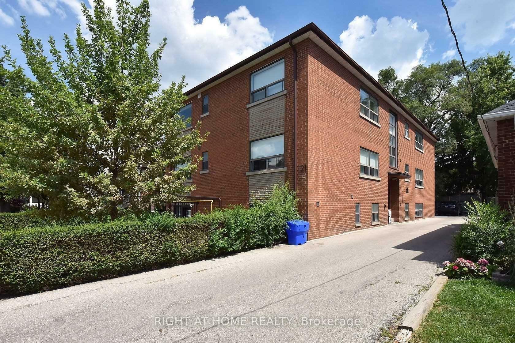 Property Photo:  121 Fourth St  ON M8V 2Y6 