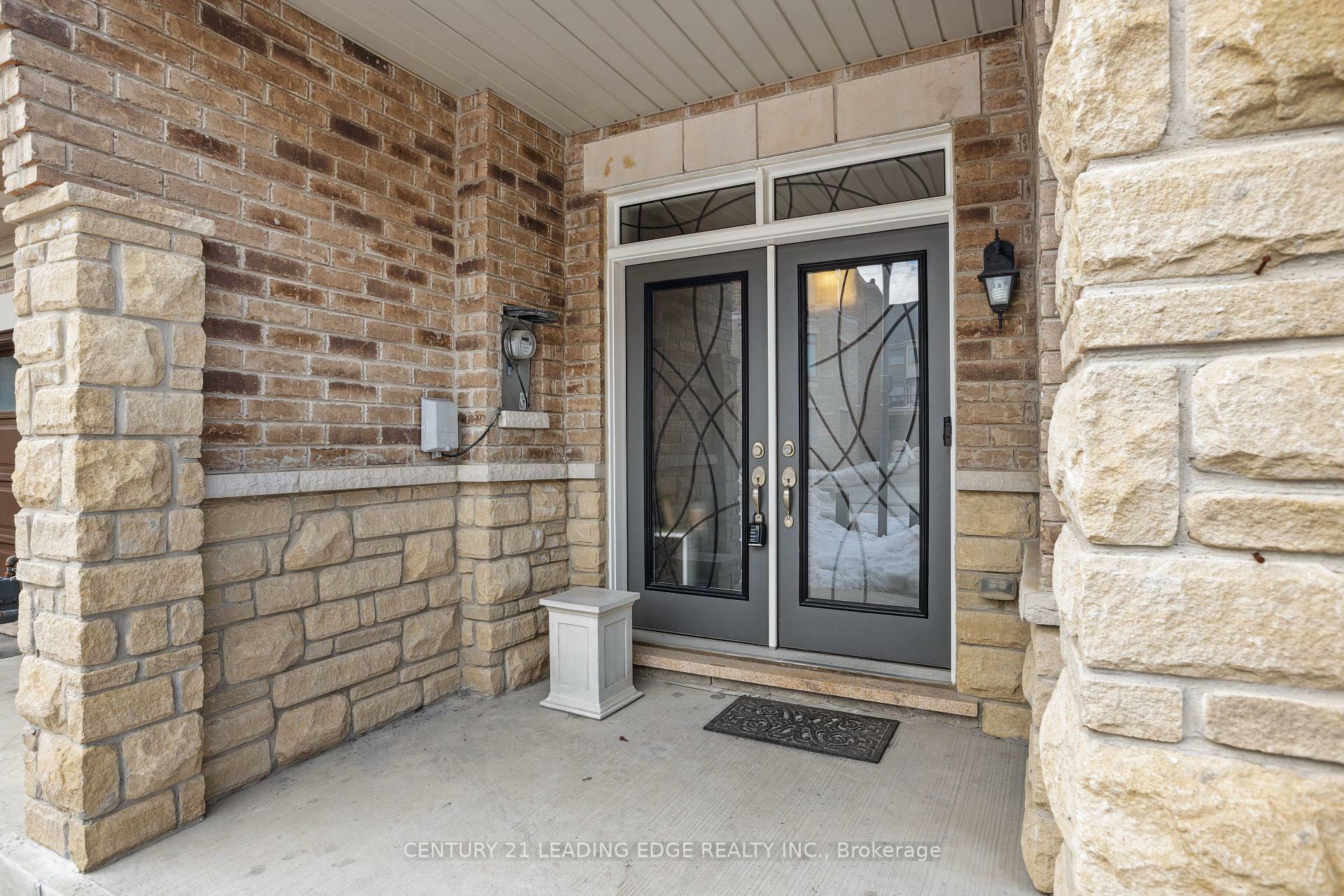 Property Photo: 28 Rougeview Park Crescent ON L6E 0P7