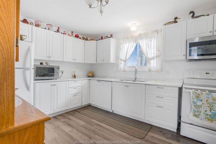 Property Photo: 44 Irwin Street ON N8A 4S1