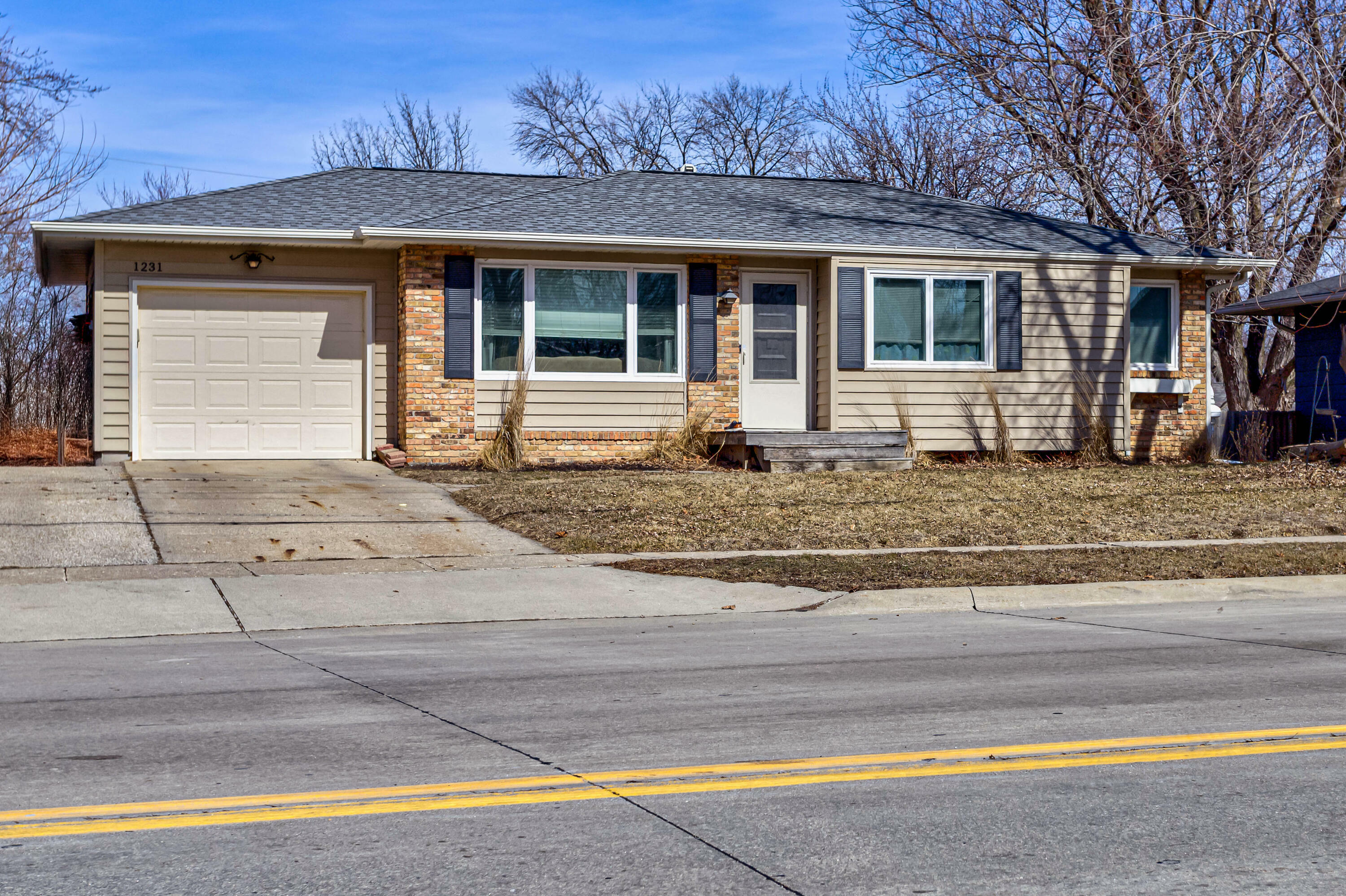 Property Photo:  1231 24th Street  IA 50010 