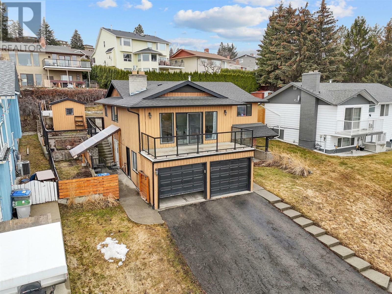 Photo de la propriété:  2060 Sifton Avenue  BC V1S 1B1 