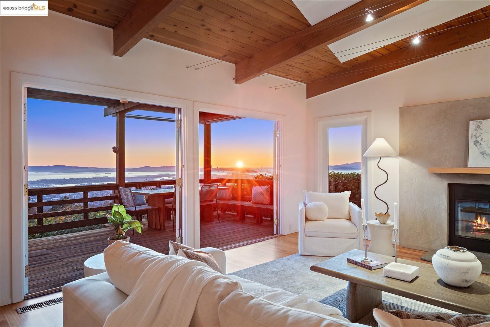 Property Photo: 3105 Holyrood Dr CA 94611