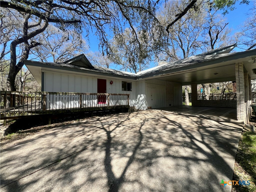 Property Photo:  224 W Hillcrest Drive  TX 78666 