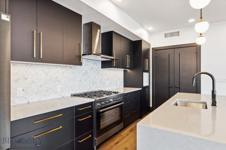 Property Photo: 315 N Tracy Avenue 406 MT 59715