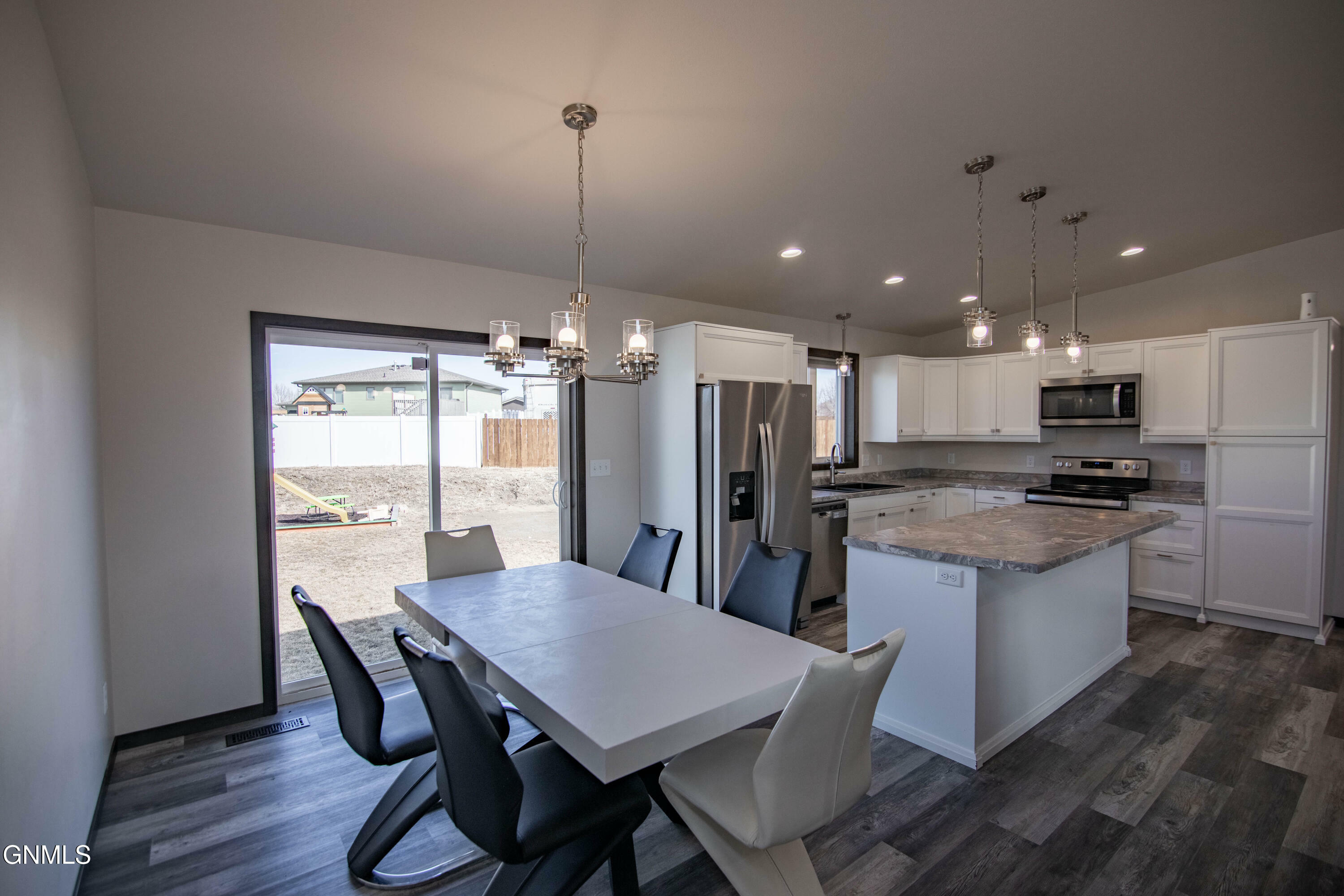 Property Photo:  30 McGinnis Way  ND 58504 