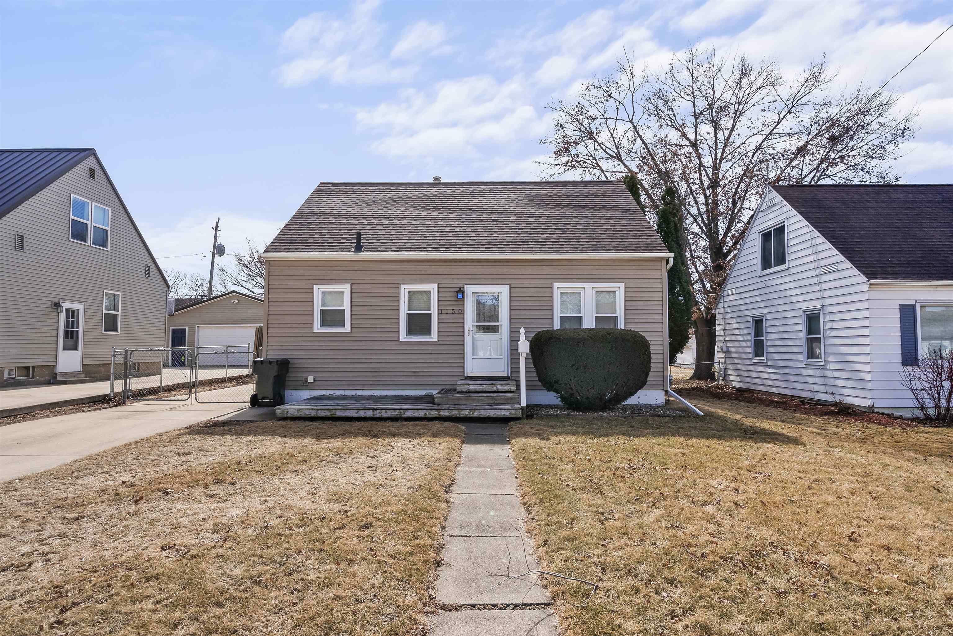 Property Photo:  1150 E Mitchell Avenue  IA 50702 