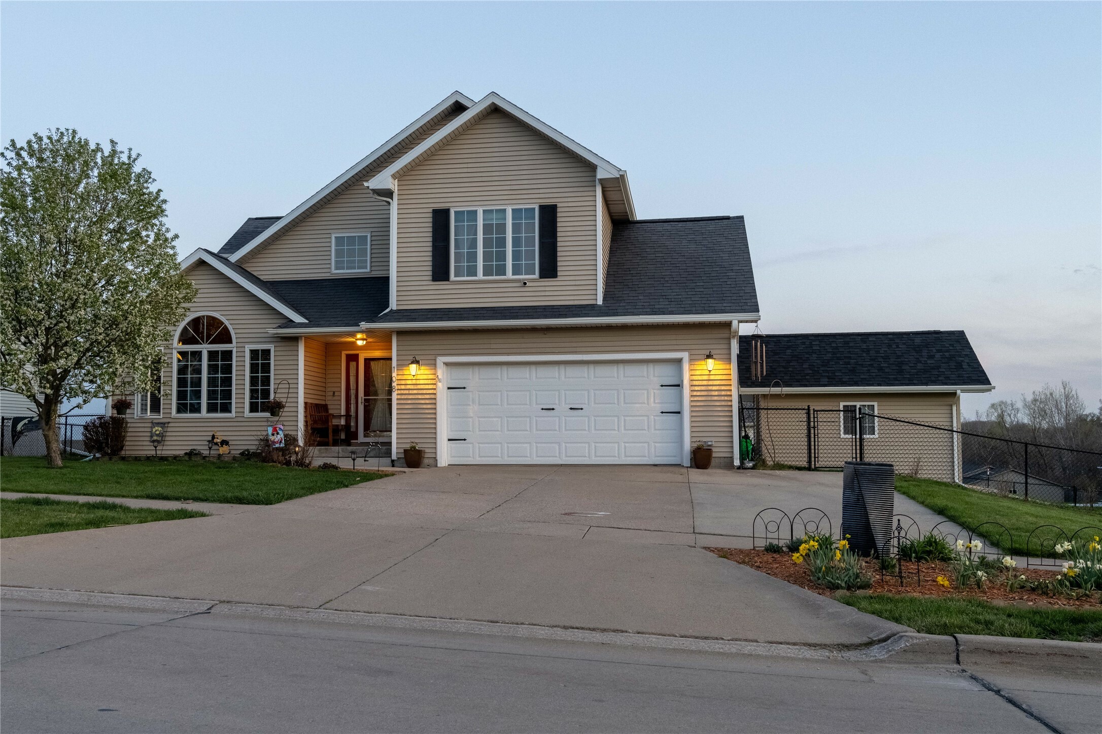 Property Photo: 108 Golfview Drive IA 50213