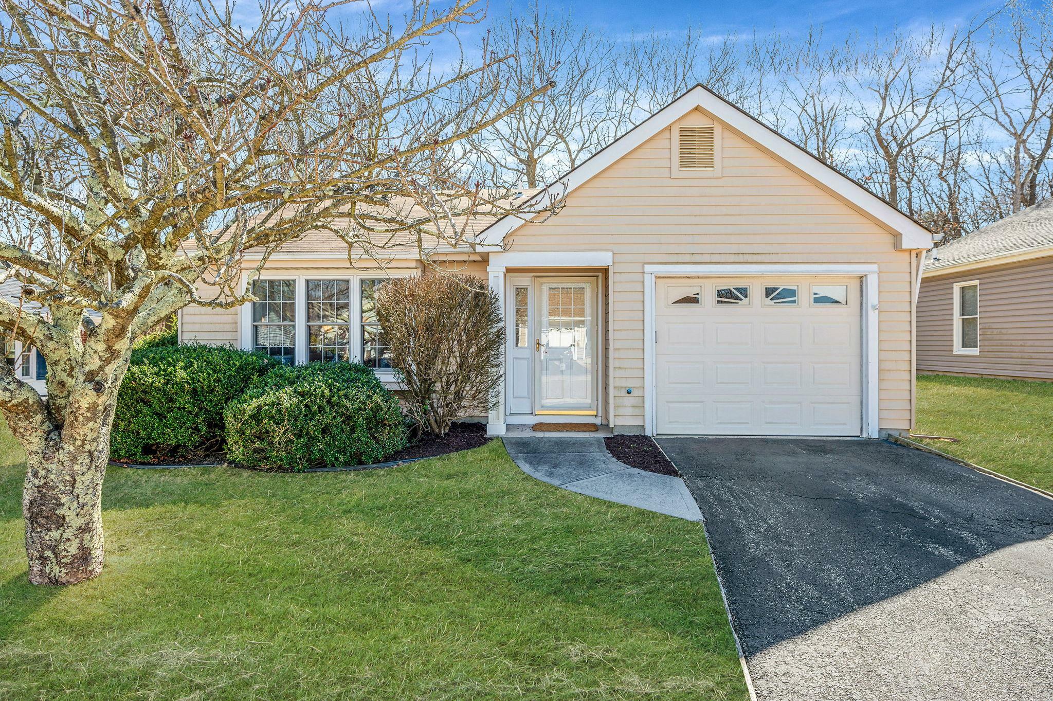 517 Lancaster Court  Ridge NY 11961 photo