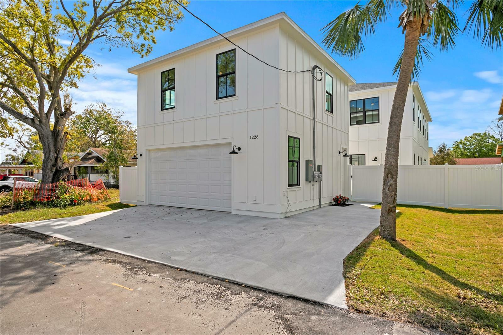 Property Photo: 1239 36th Avenue N FL 33704
